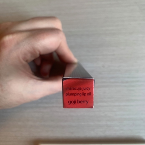 SOLD - tarte Maracuja Juicy Plumping Lip Oil In Goji Berry NIB Authentic - Picture 4 of 7